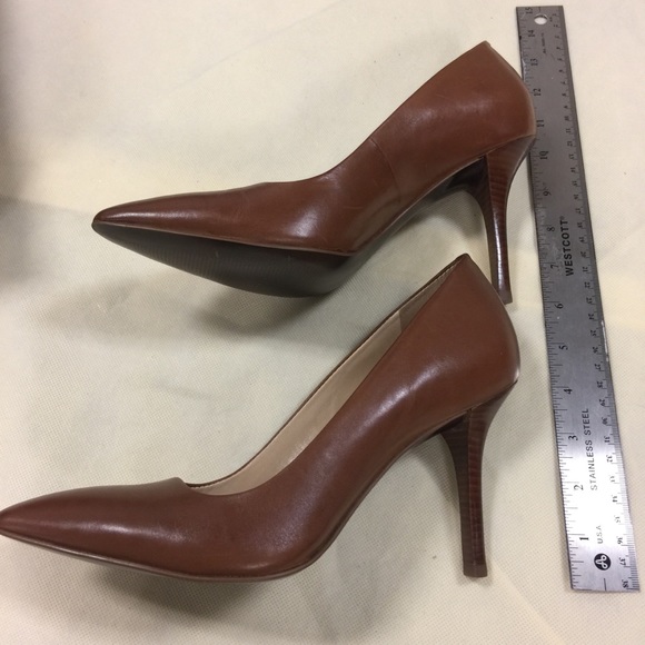 Classic cognac pointy toe heel by Cole Haan - Picture 2 of 6